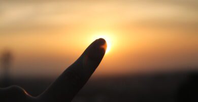 sol dedo